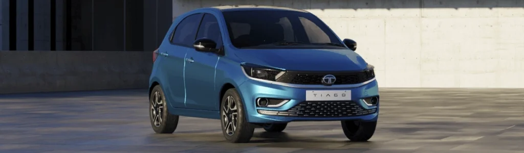 Spotted! 2026 Tata Tiago Facelift Spied Testing—Check New LED Tail Lights & Design