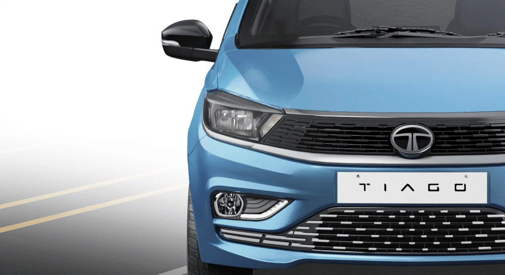 Spotted! 2026 Tata Tiago Facelift Spied Testing—Check New LED Tail Lights & Design