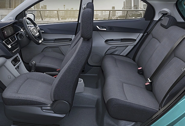 Spotted! 2026 Tata Tiago Facelift Spied Testing—Check New LED Tail Lights & Design