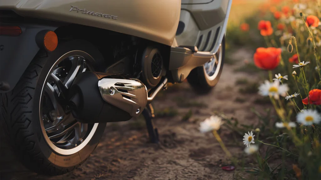 Vespa’s Big Tech Leap! 2026 Primavera & Sprint S Debut with Keyless Go, Dual Discs & TFT Cluster!