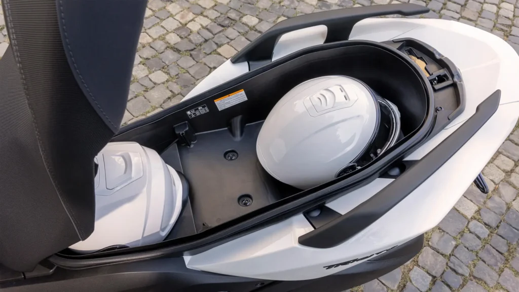 Yamaha Tricity 300 Becomes the World’s First Airbag Scooter – This Could Save Your Life!