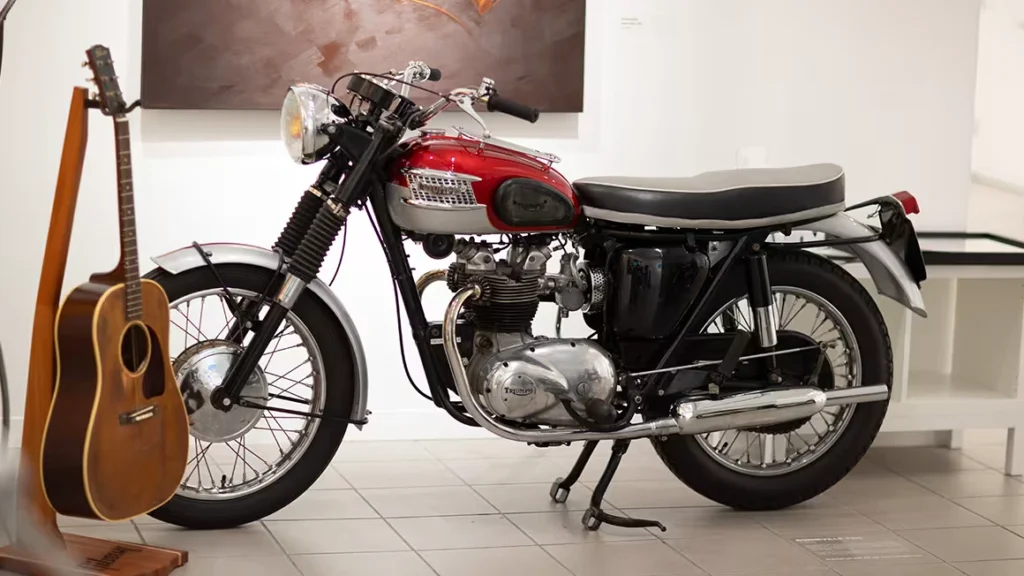 Big Price Shock! Triumph Bonneville 400 at ₹2 Lakh? This Changes the Game Completely