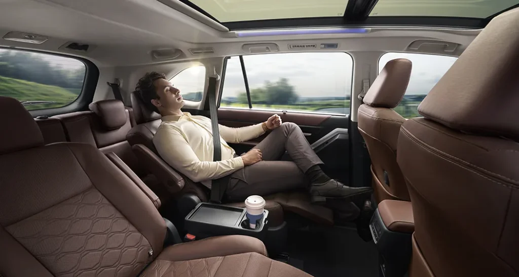 Innova HyCross Crosses 2 Lakh Sales – Petrol Hybrid Demand Is Now Unstoppable